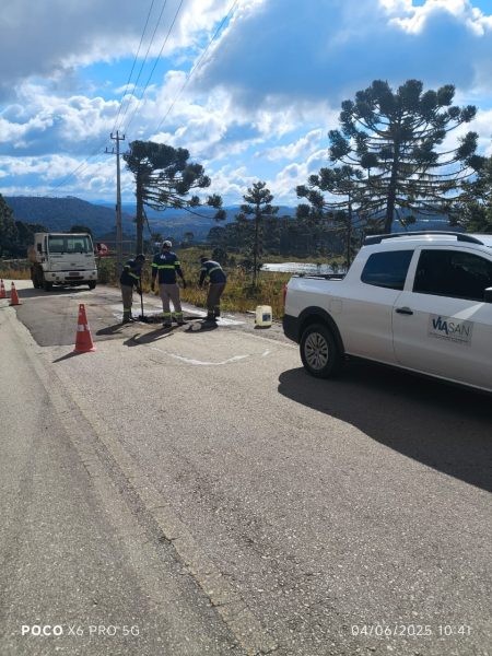 Secretarias de Planejamento e Obras iniciam reparos emergenciais na BJ-050.